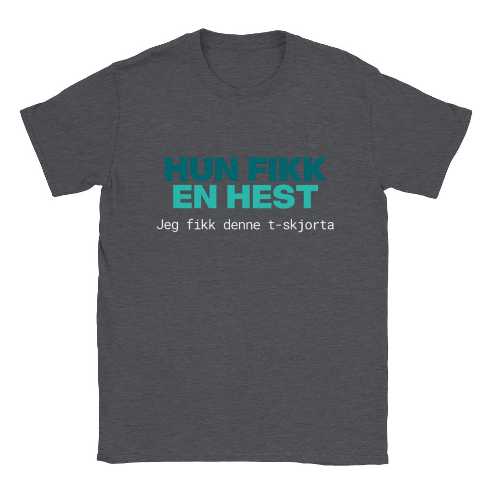 Hun fikk en hest | Unisex T-shirt